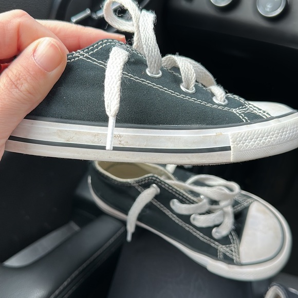 Toddler size 9 converse - Picture 2 of 2